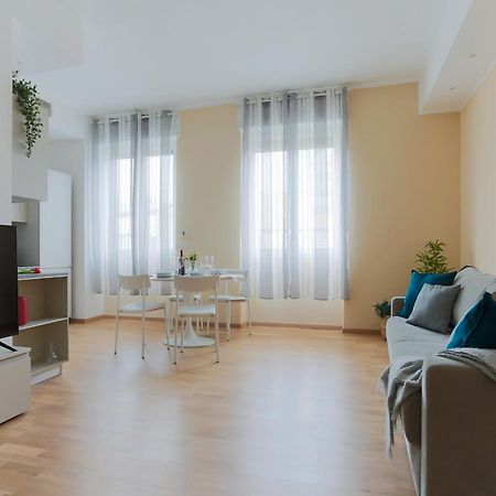The Best Rent - Bright One-Bedroom Apartment In Corso Vittorio Emanuele II Milano Esterno foto