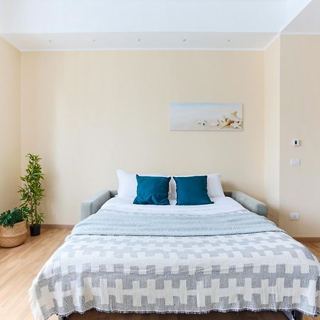The Best Rent - Bright One-Bedroom Apartment In Corso Vittorio Emanuele II Milano Esterno foto